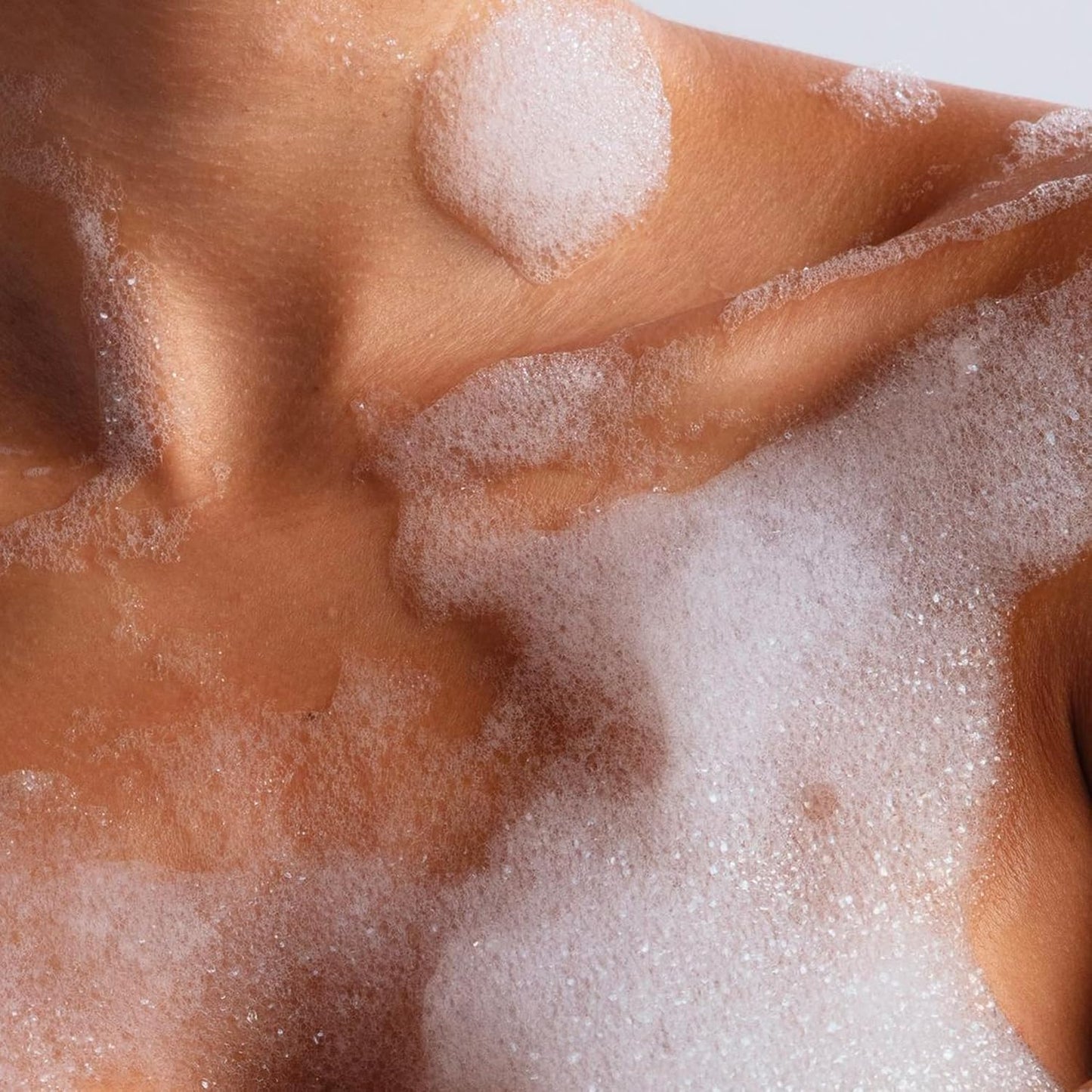 OUAI Body Cleanser Refill, Dean Street - Foaming Body Wash with Jojoba Oil and Rosehip Oil to Hydrate, Nurture, Balance, Soften Skin - Paraben, Phthalate and Sulfate Free Skin Care Products (32 Fl Oz)